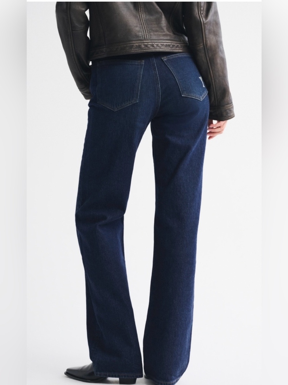 NWT Abercrombie & Fitch High Rise 90s Relaxed Martini
Embroidered
Jean - Size 27 - Picture 6 of 11